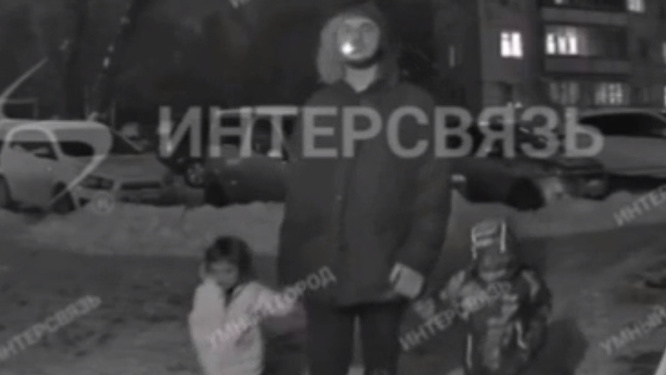 В Челябинске полиция проверила мать девочки, которую соседи заметили раздетой на морозе
