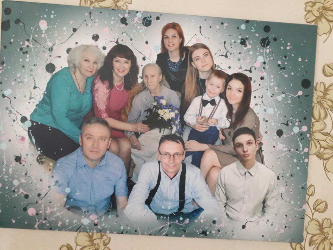 Сейчас у героя войны две внучки — Вероника и Наташа, растут четыре правнука — Аня, Полина, Евгений и Илья, и уже одна праправнучка: у правнучки Полины родилась дочка Ева Сейчас у героя войны две внучки — Вероника и Наташа, растут четыре правнука — Аня, Полина, Евгений и Илья, и уже одна праправнучка: у правнучки Полины родилась дочка Ева