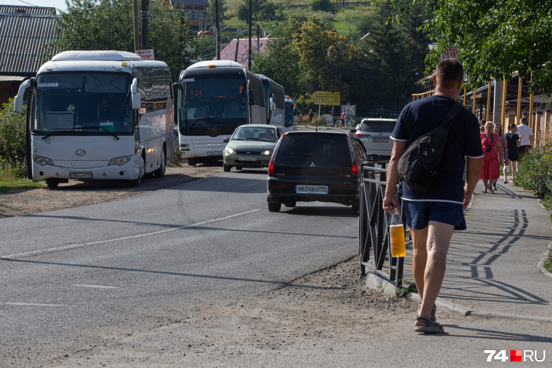 Подавляющее большинство автобусов едут из Челябинской и Свердловской областей