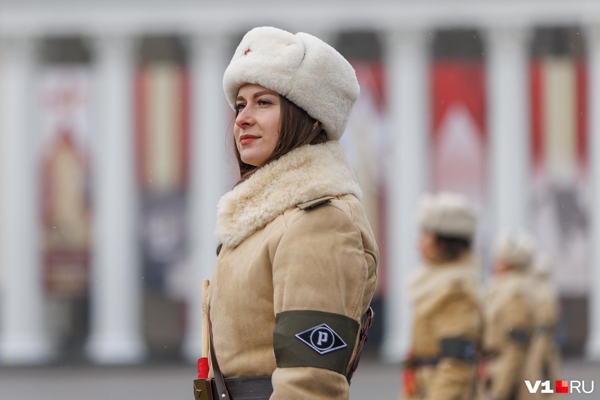 Регулировщицы ежегодно добавляют февральским реконструкциям и парадам особый шарм Регулировщицы ежегодно добавляют февральским реконструкциям и парадам особый шарм