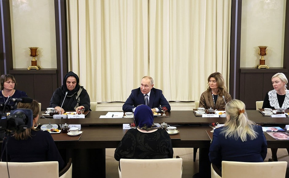 «Ничто не может заменить утрату сына»: Путин встретился с матерями мобилизованных