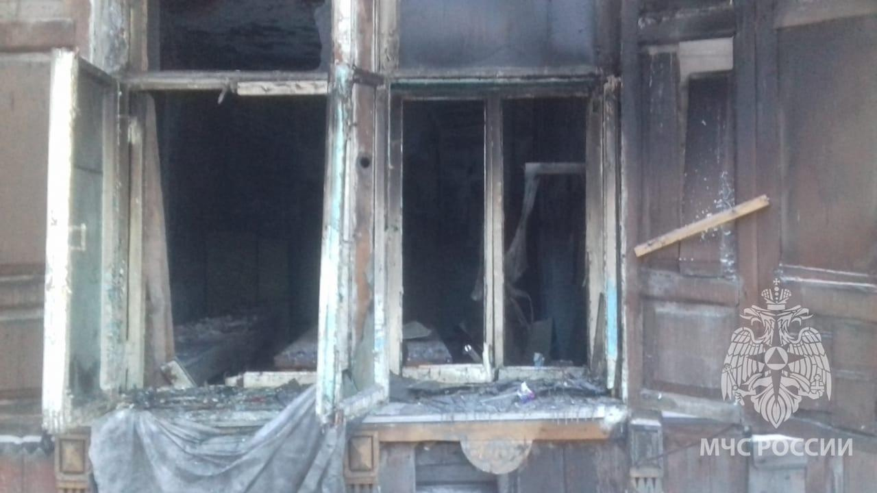 В Иркутске подожгли 120-летний деревянный дом