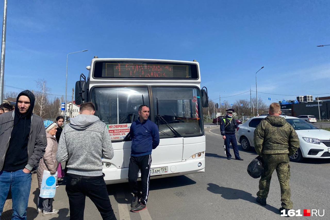 Последние новости ростова. Ростов на Дону выезд. Общественники Ростова. Ростов на Дону транспорт. Фото выезда из города.