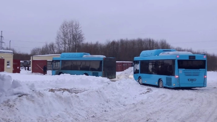 Сколько новых автобусов на стоянке в Архангельске: обещали, что уже 18 января в городе будут все 215