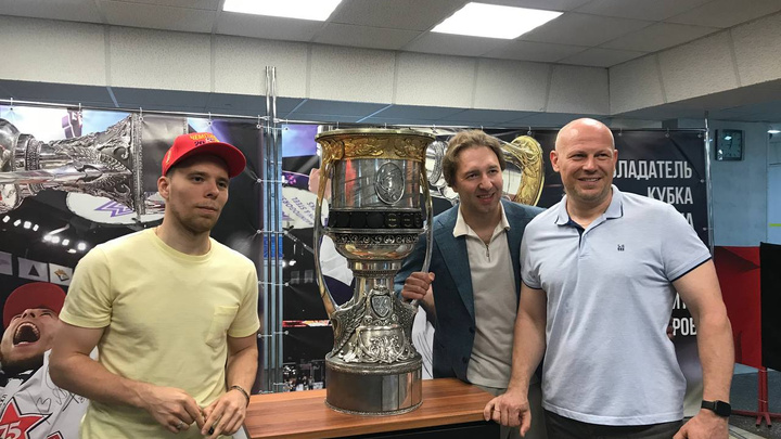 Воспитанники «Трактора» привезли в Челябинск Кубок Гагарина