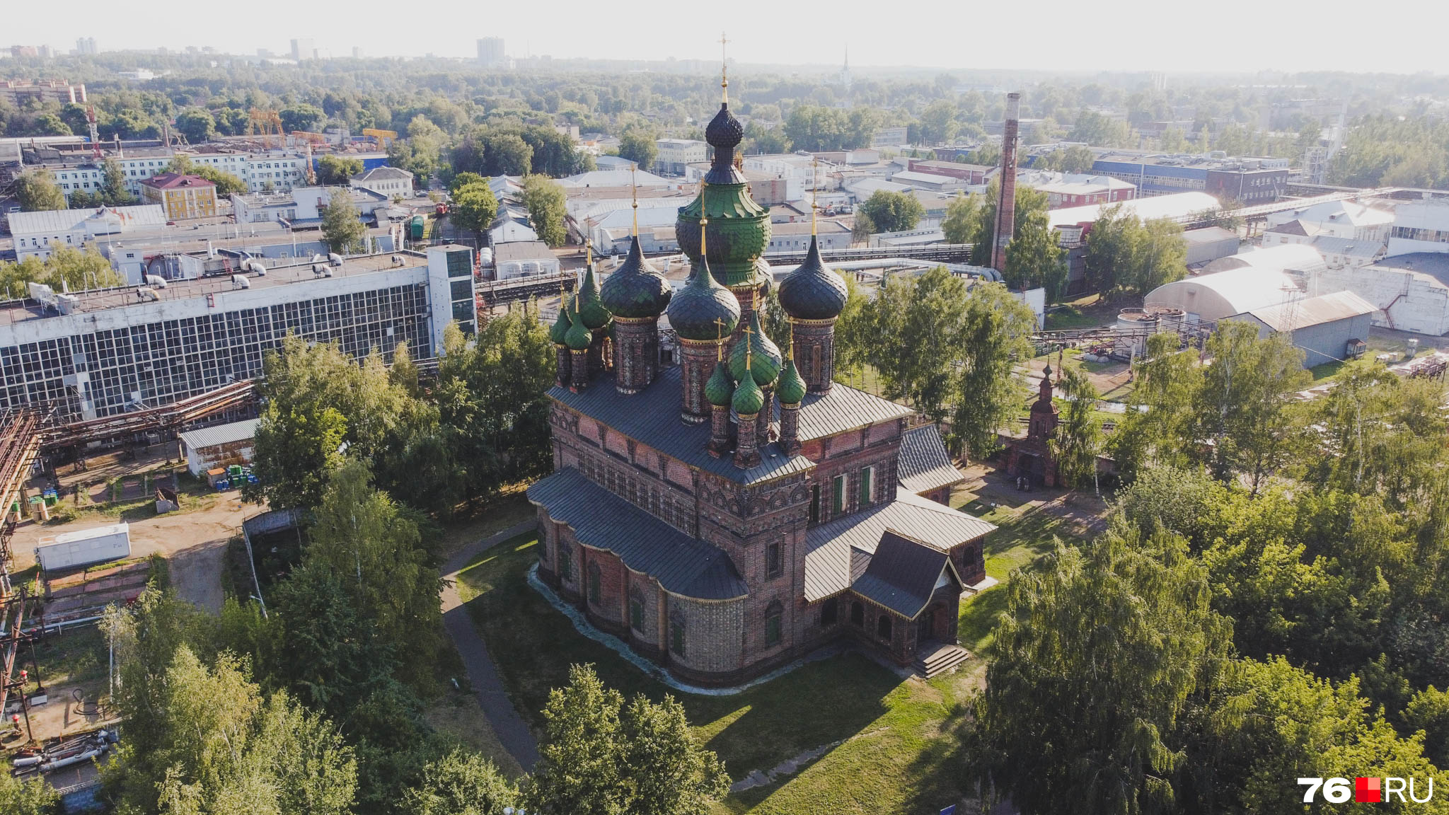 Церковь с высоты птичьего полета Церковь с высоты птичьего полета