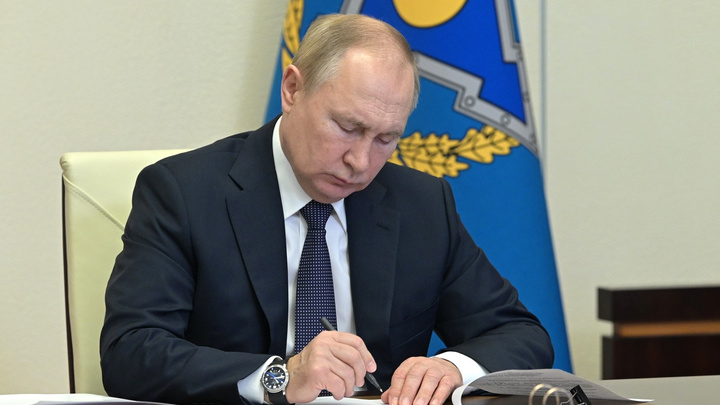 Путин поручил выплатить беженцам ДНР и ЛНР по 10 тысяч рублей