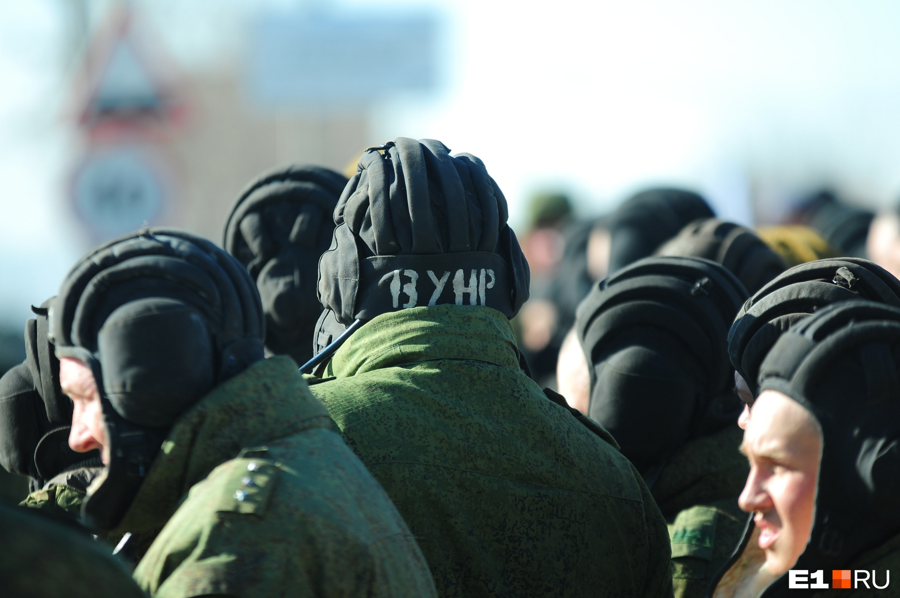 Военкоматы в Екатеринбурге снова начали рассылать повестки: документ