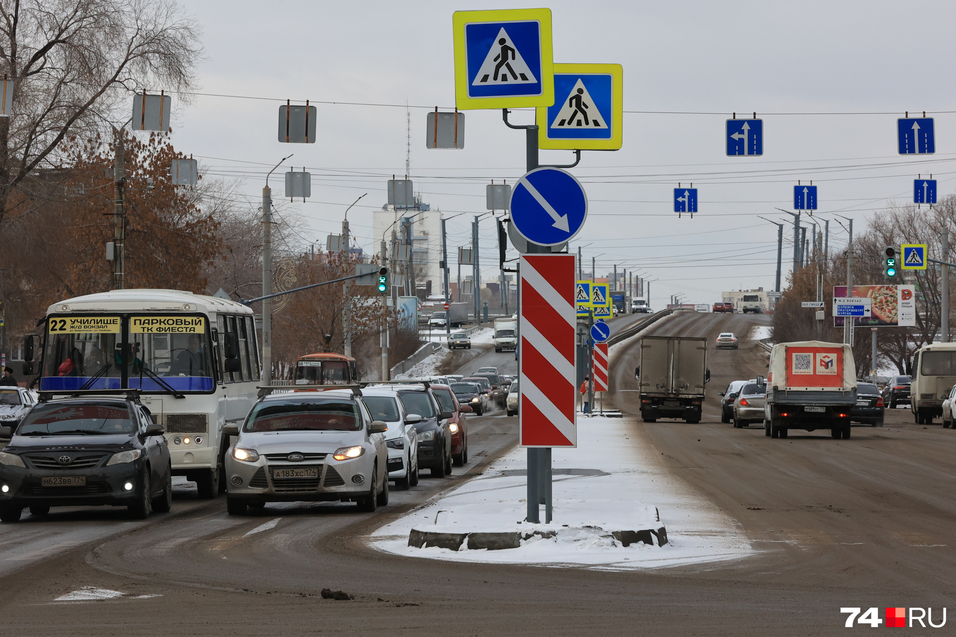 Возможно, транспорт разнес реагенты с моста над железной дорогой. Но это не точно Возможно, транспорт разнес реагенты с моста над железной дорогой. Но это не точно