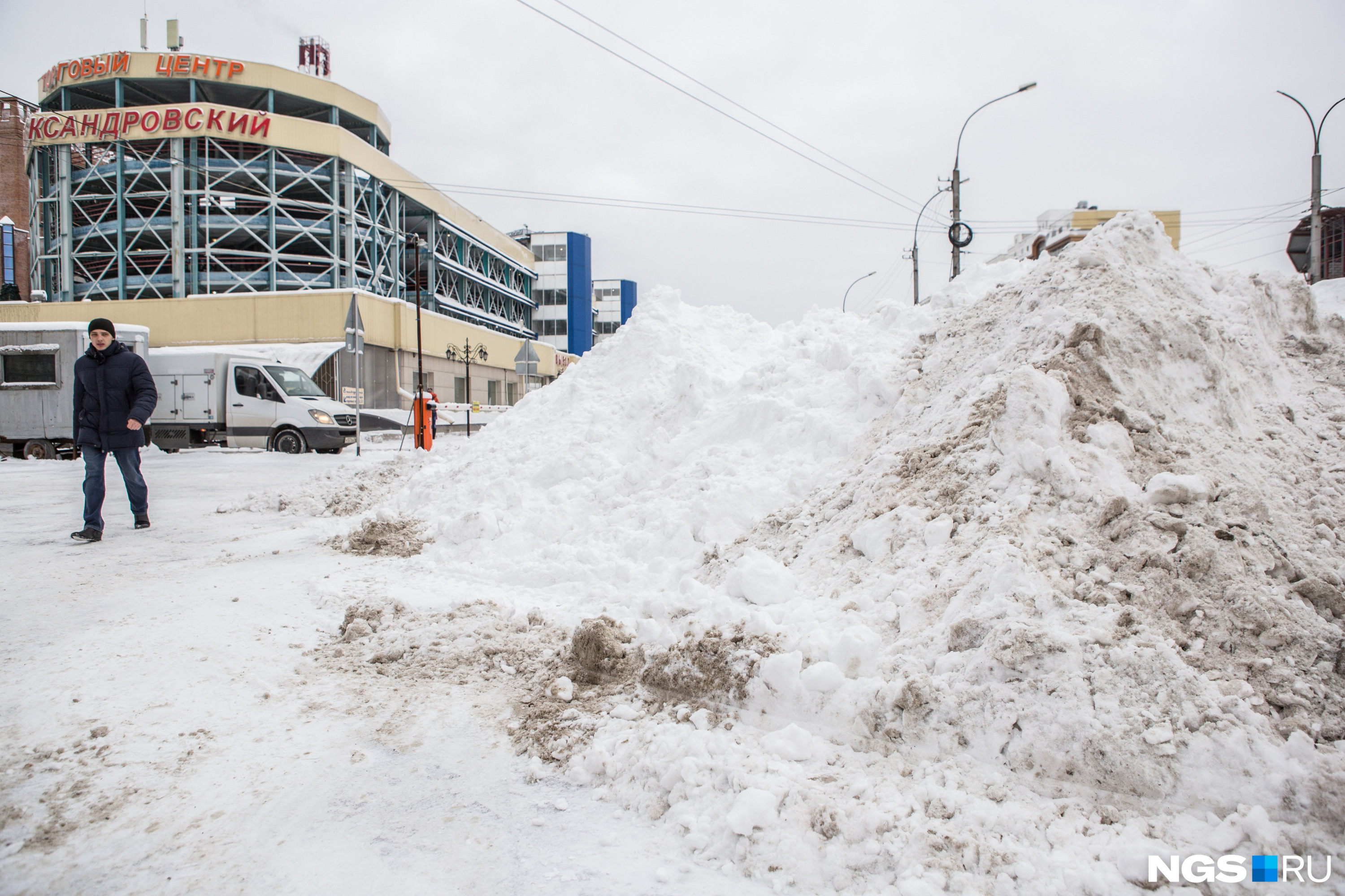 Сугробы в новосибирске фото