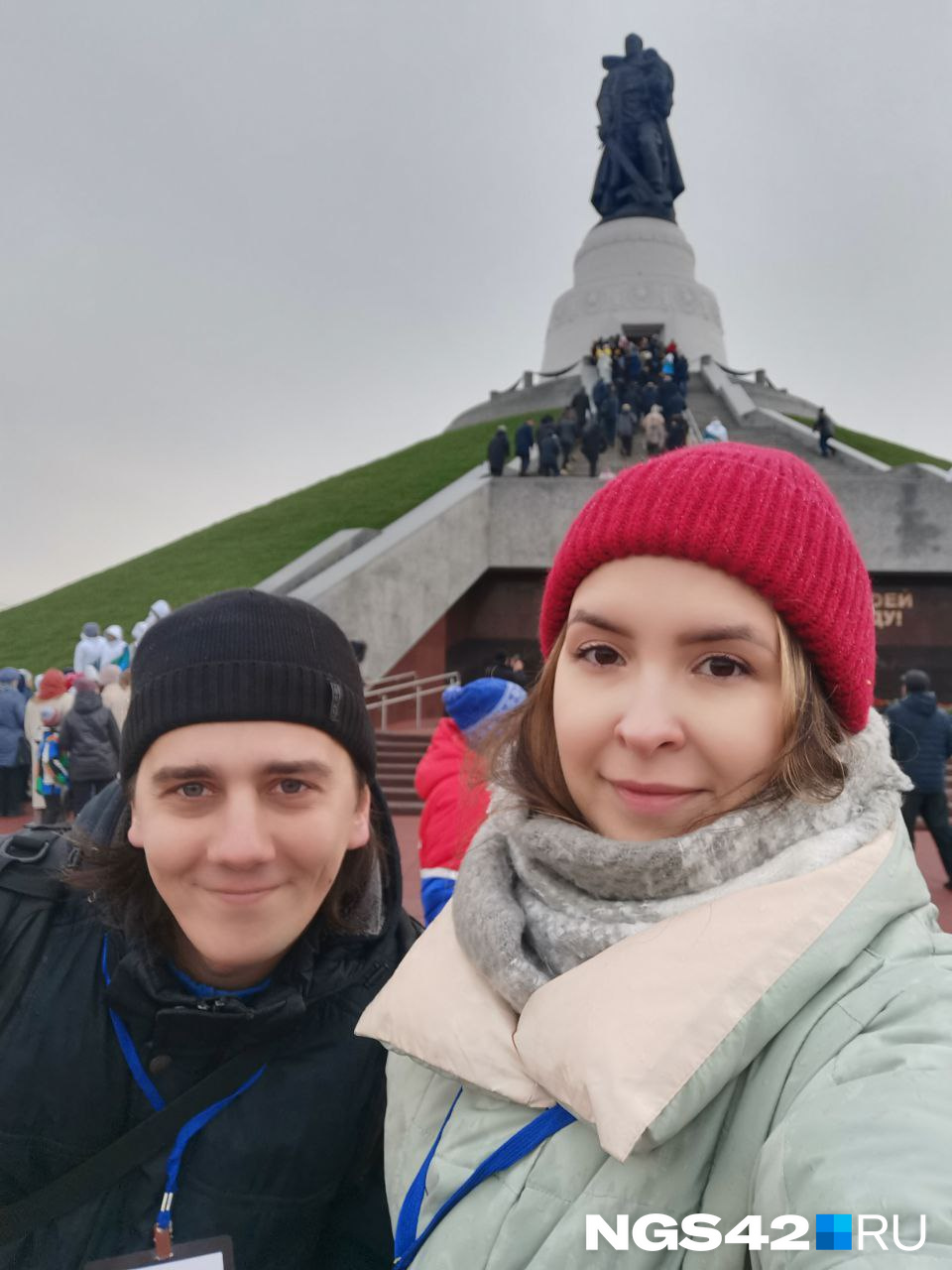 Эти два часа для вас на площади, несмотря на минусовую температуру, работали Анастасия Ильина и Максим Серков