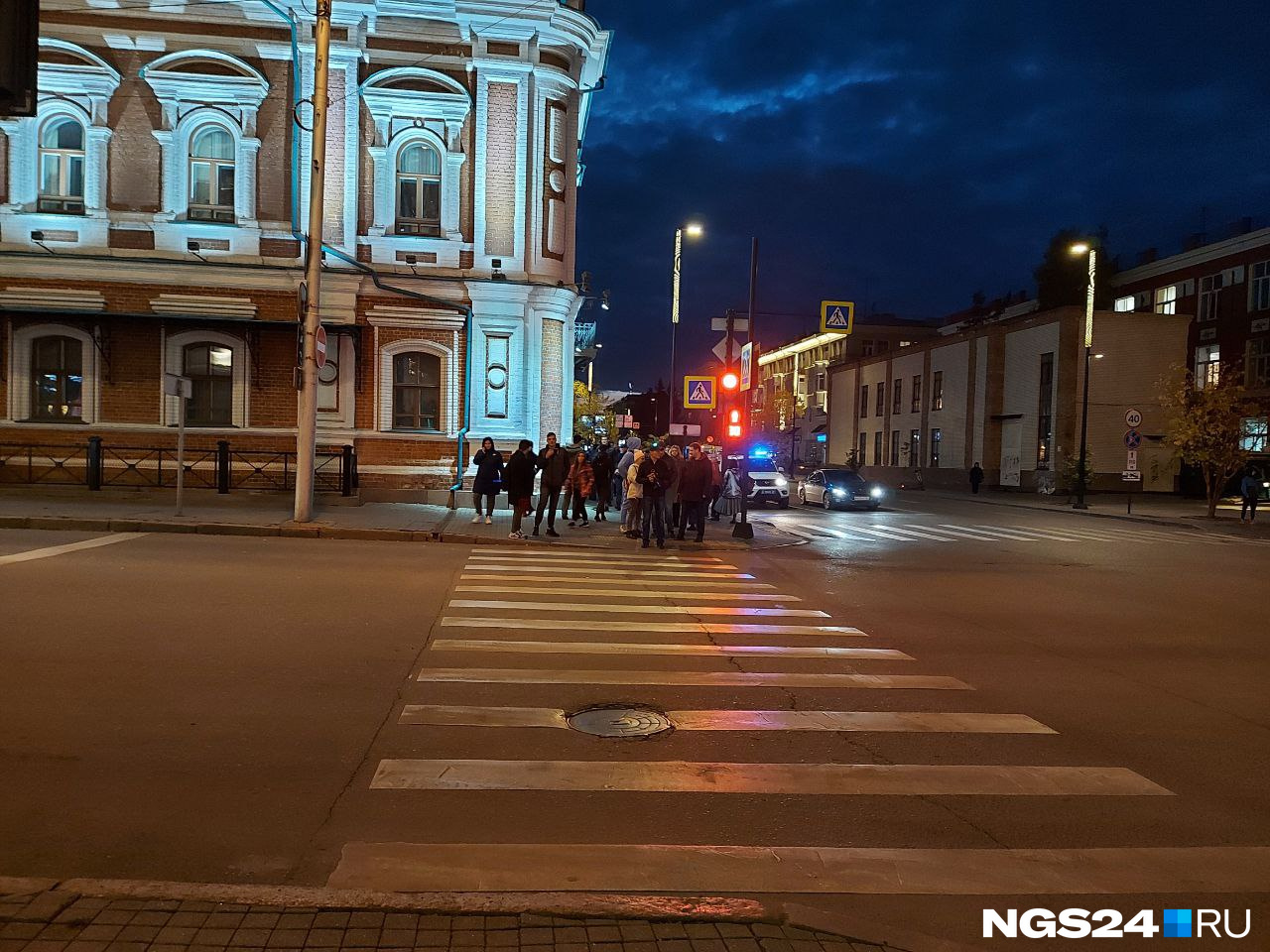 От площади те пошли по проспекту Мира От площади те пошли по проспекту Мира