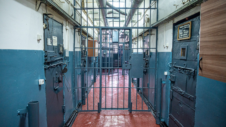 ФСБ раскрыла нарколабораторию в Новокузнецке. Двое задержаны, им грозит пожизненное заключение