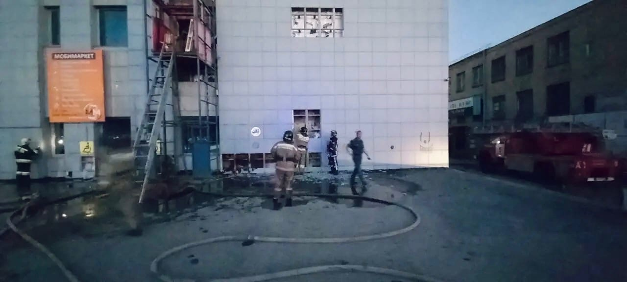 Возгорание возникло на внешней стене здания