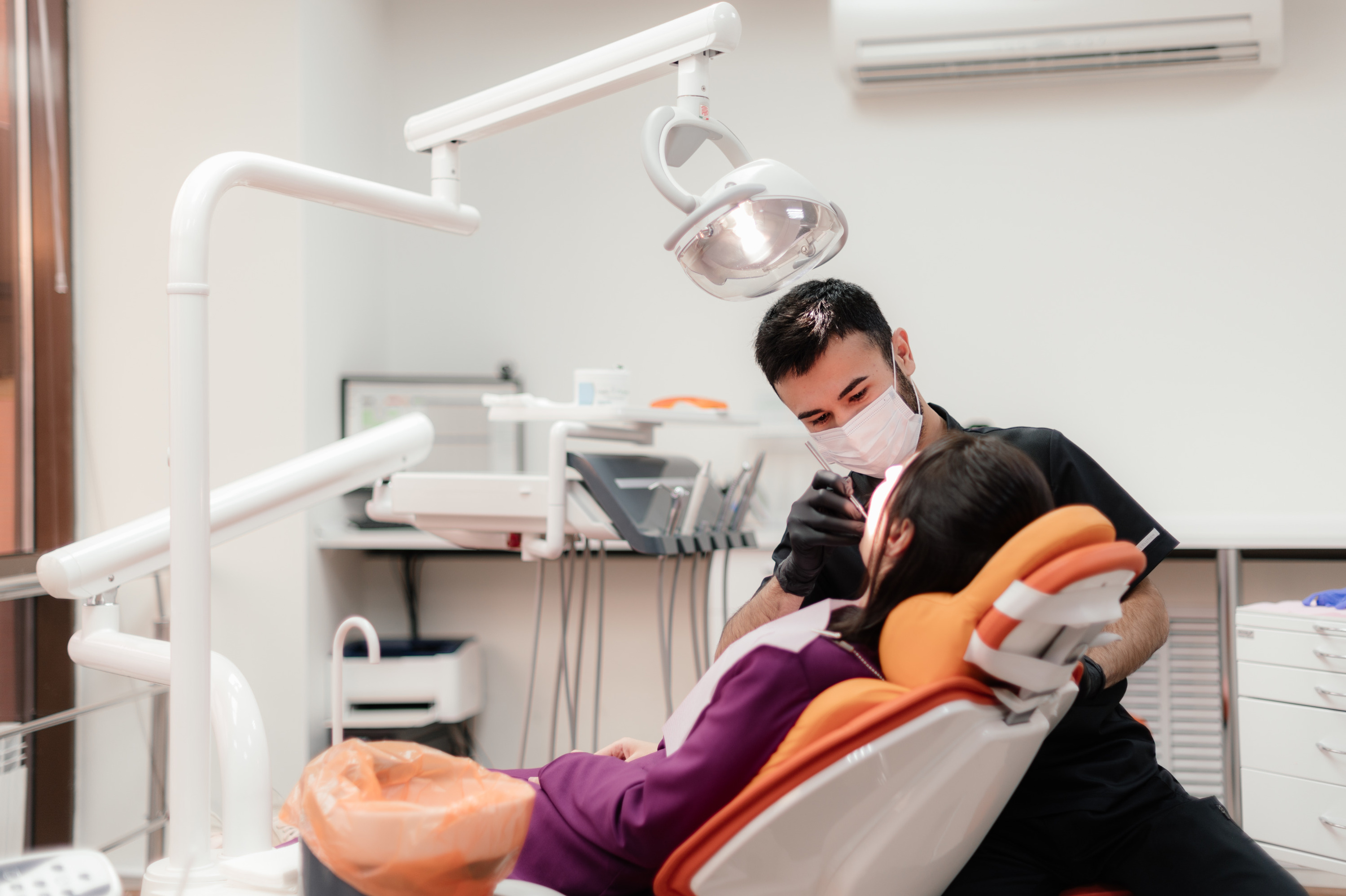 В стоматологии постоянно устраивают акции, например, первичный прием у врача и 3D-диагностика будут бесплатны