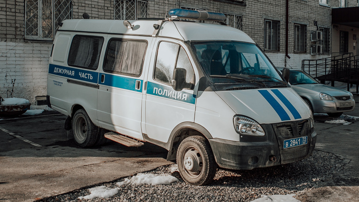 Житель Тобольска угнал с территории отдела полицейскую машину