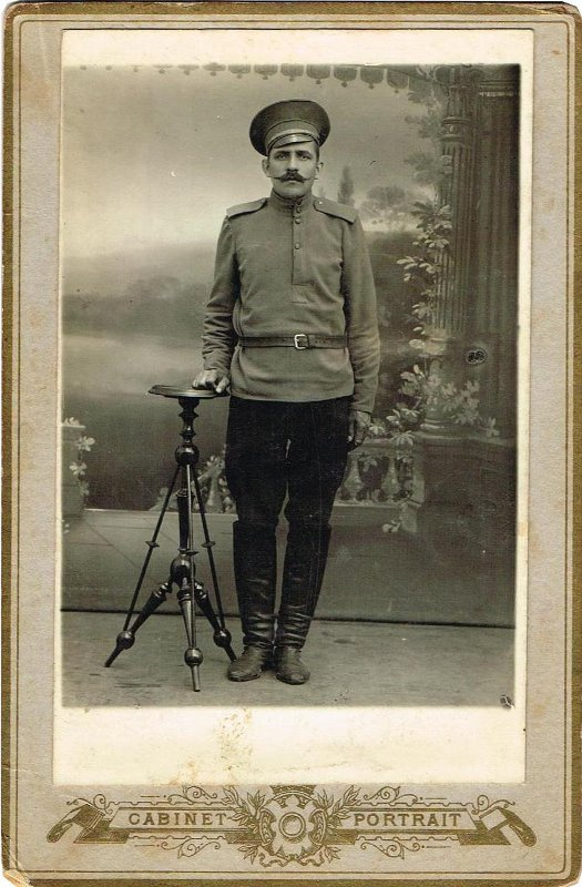 Этот портрет Василия Космакова сделали в 1916 году, когда он проходил военную службу