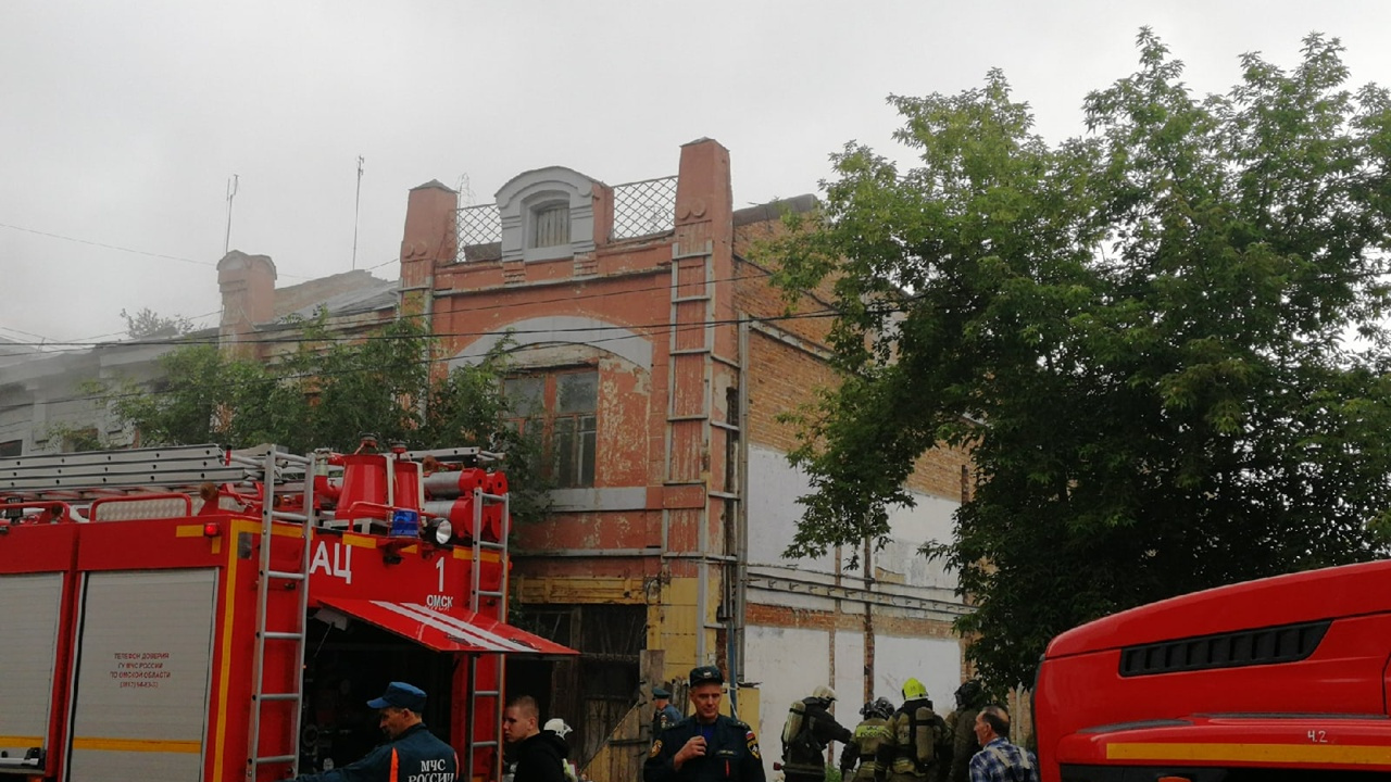 «Восстановить можно всё что угодно»: омский краевед — о пожаре в здании-памятнике