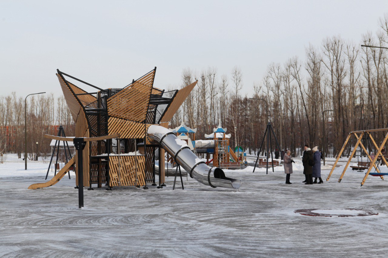 В обновленном Комсомольском парке Иркутска испортили игровой комплекс