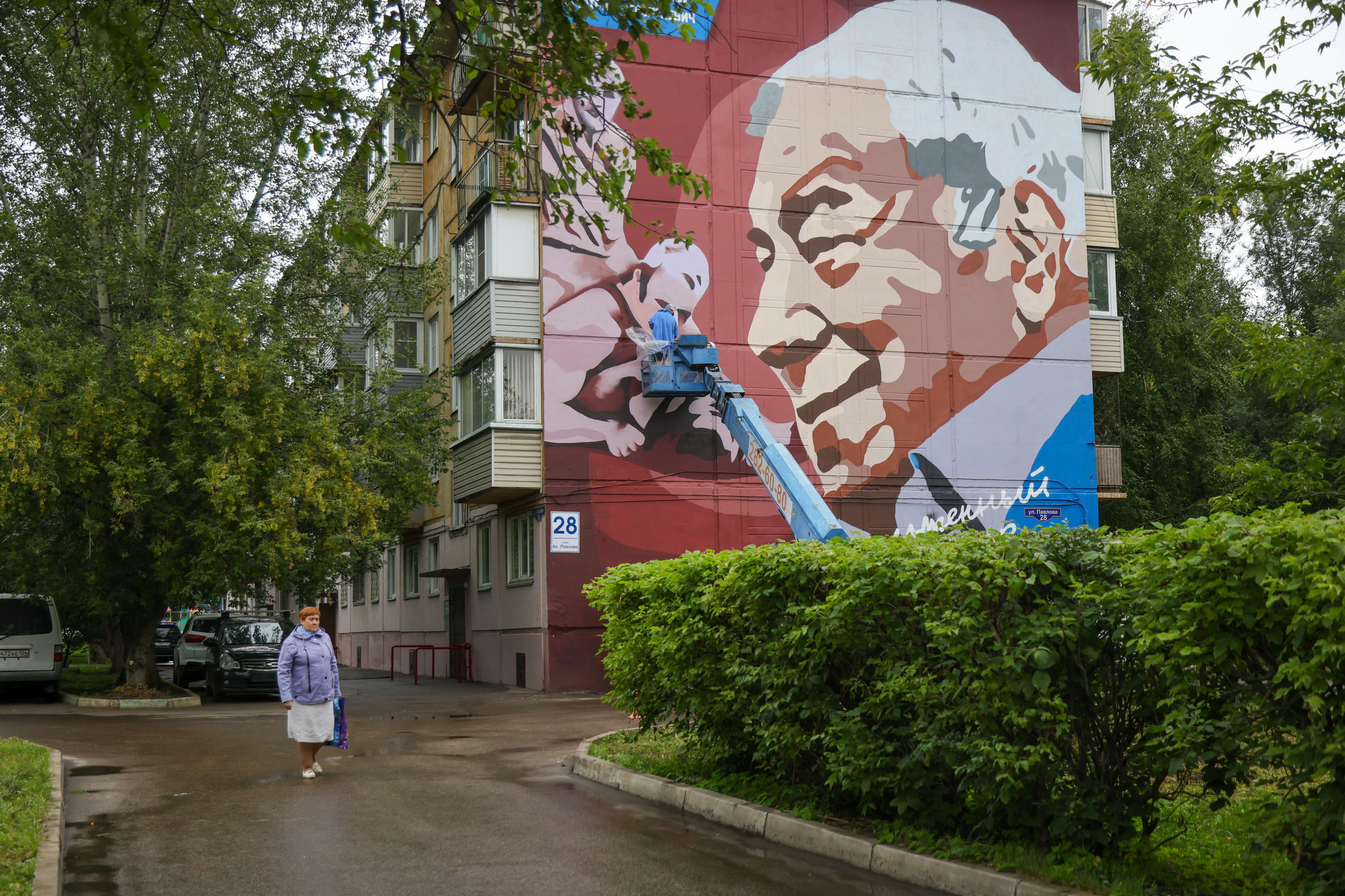 Сейчас в Красноярске насчитывается 10 панно с изображением знаменитых уроженцев города Сейчас в Красноярске насчитывается 10 панно с изображением знаменитых уроженцев города