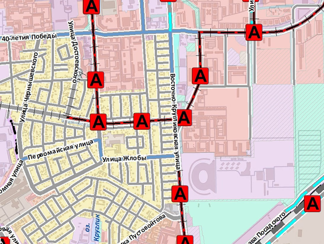 Красные линии — планируемые трамвайные маршруты по генплану
