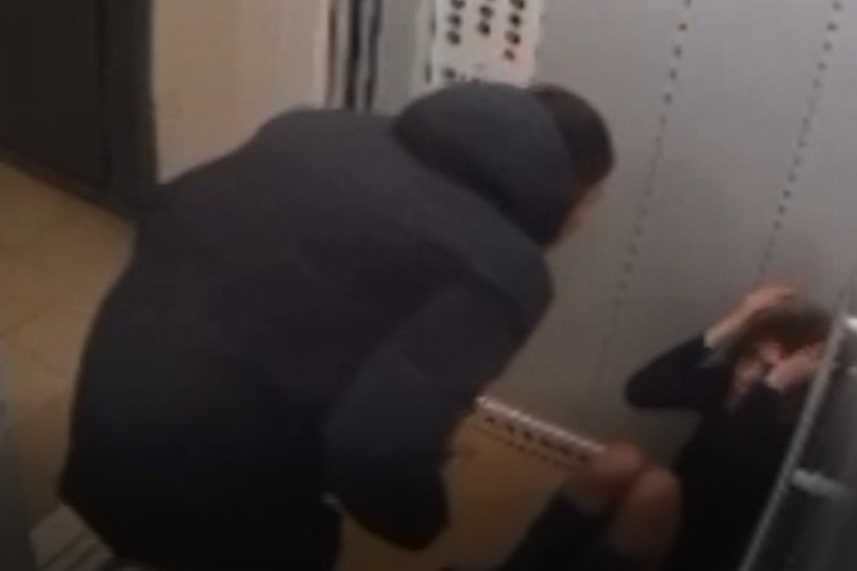 Краснодарская парочка устроила сексуальную фотосессию в лифте