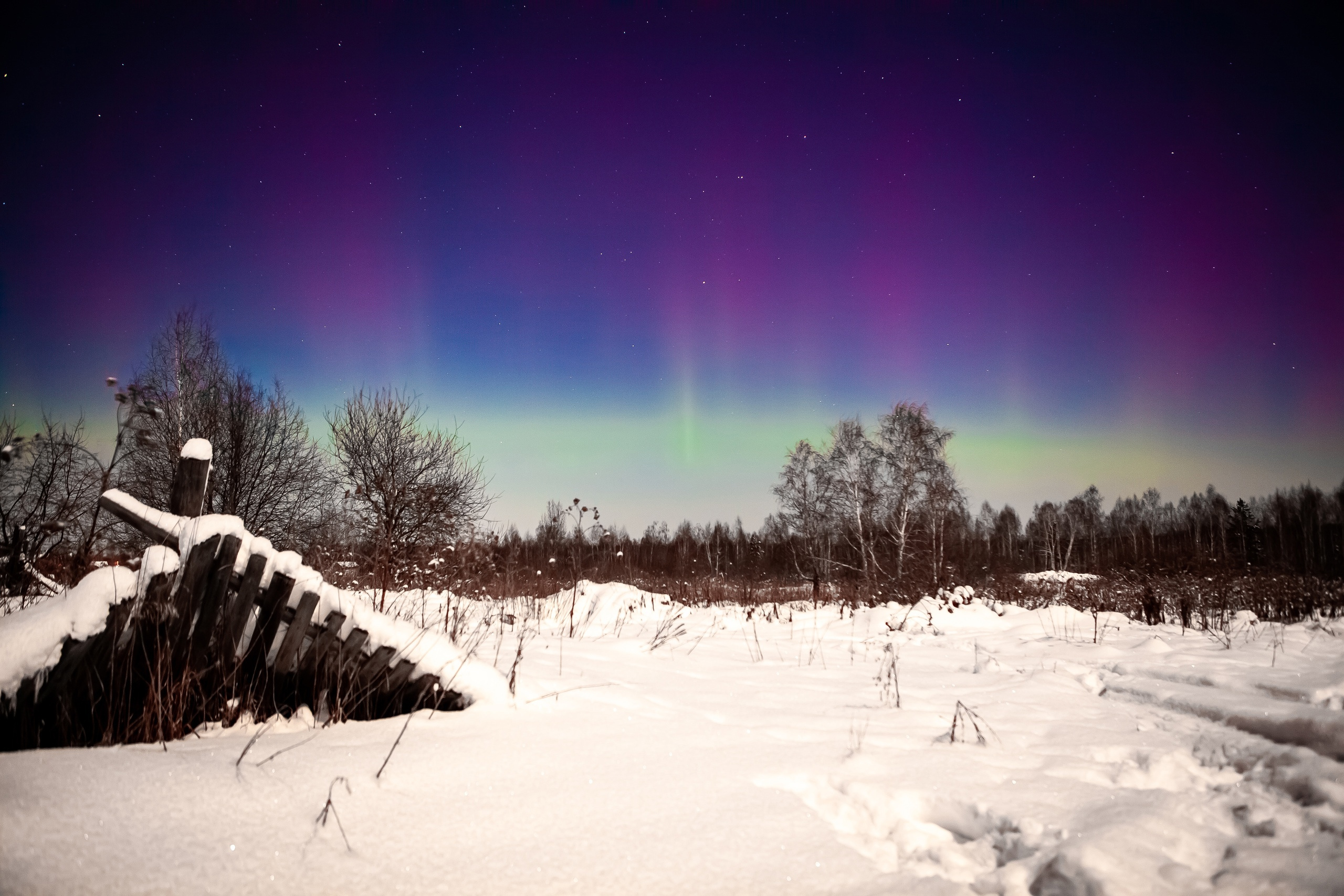 Космическая красота! Фотограф заснял полярное сияние под Екатеринбургом