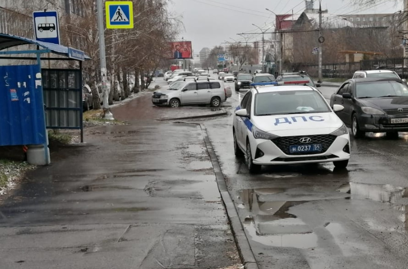 Мешает людям Мешает людям
