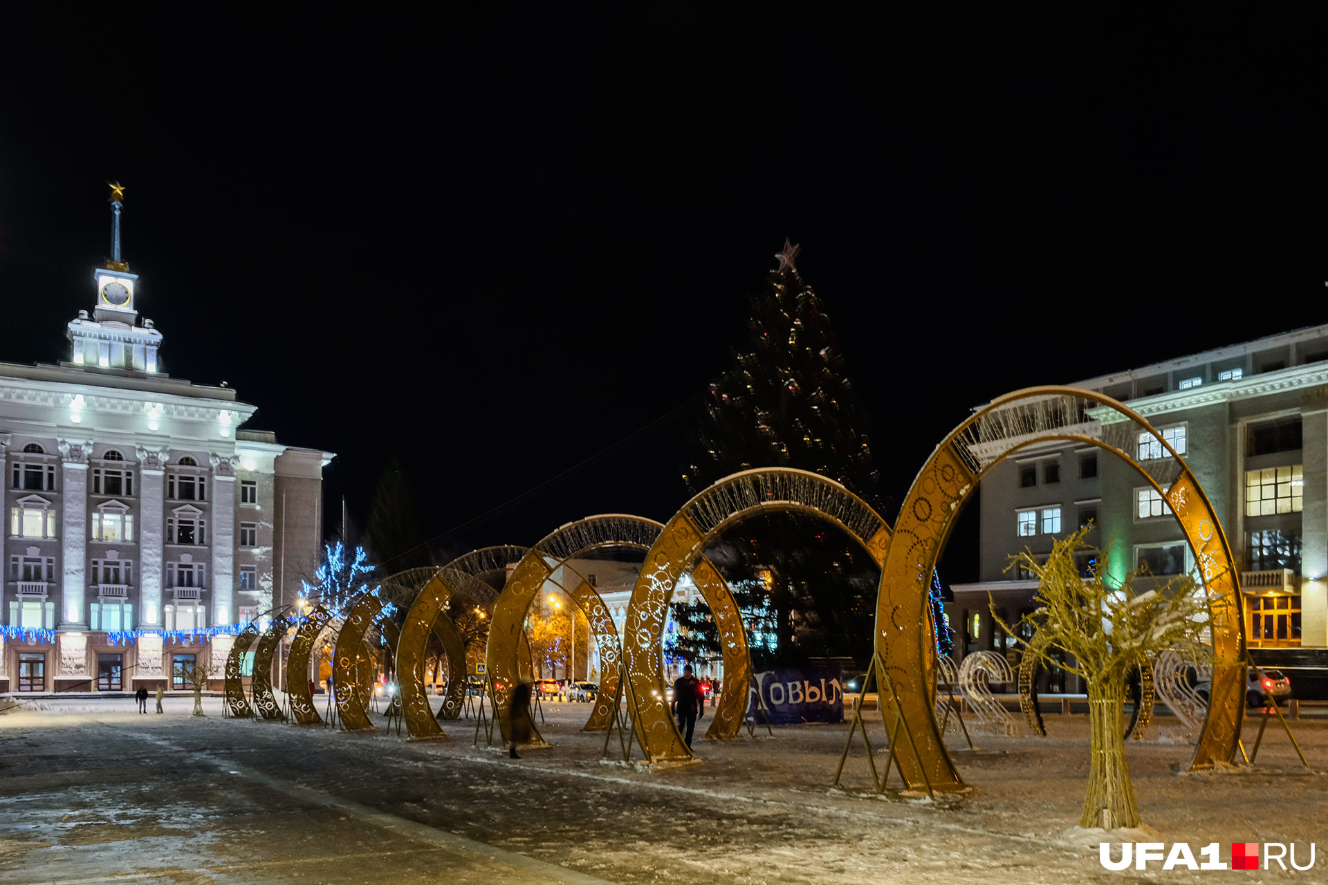 Эта арка на Советской площади пользуется популярностью среди уфимцев
