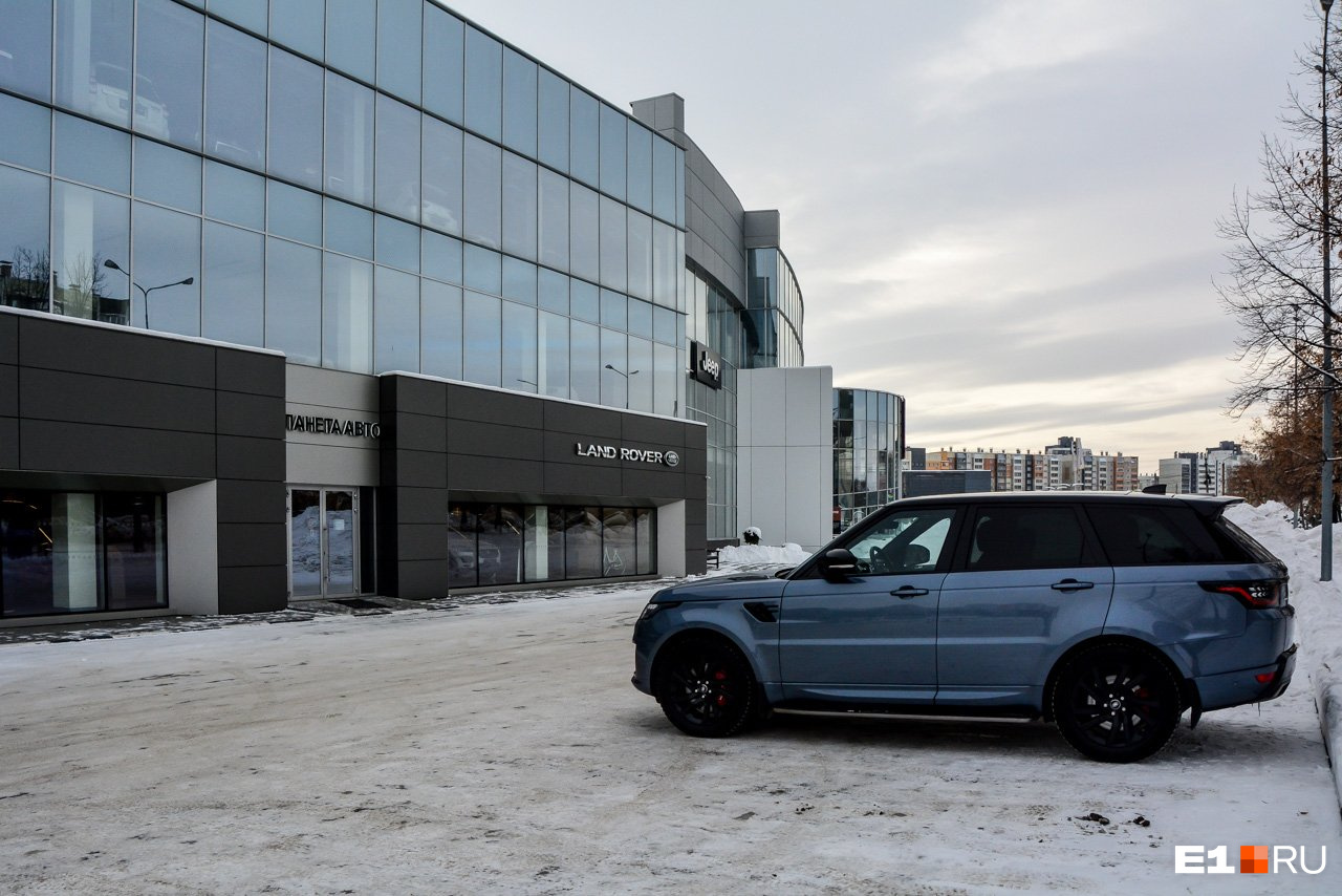 Ранее о приостановке продаж сообщал Land Rover