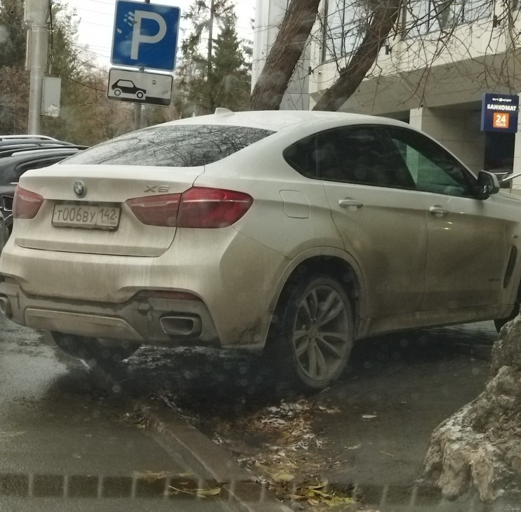 Стоянка на газоне Стоянка на газоне