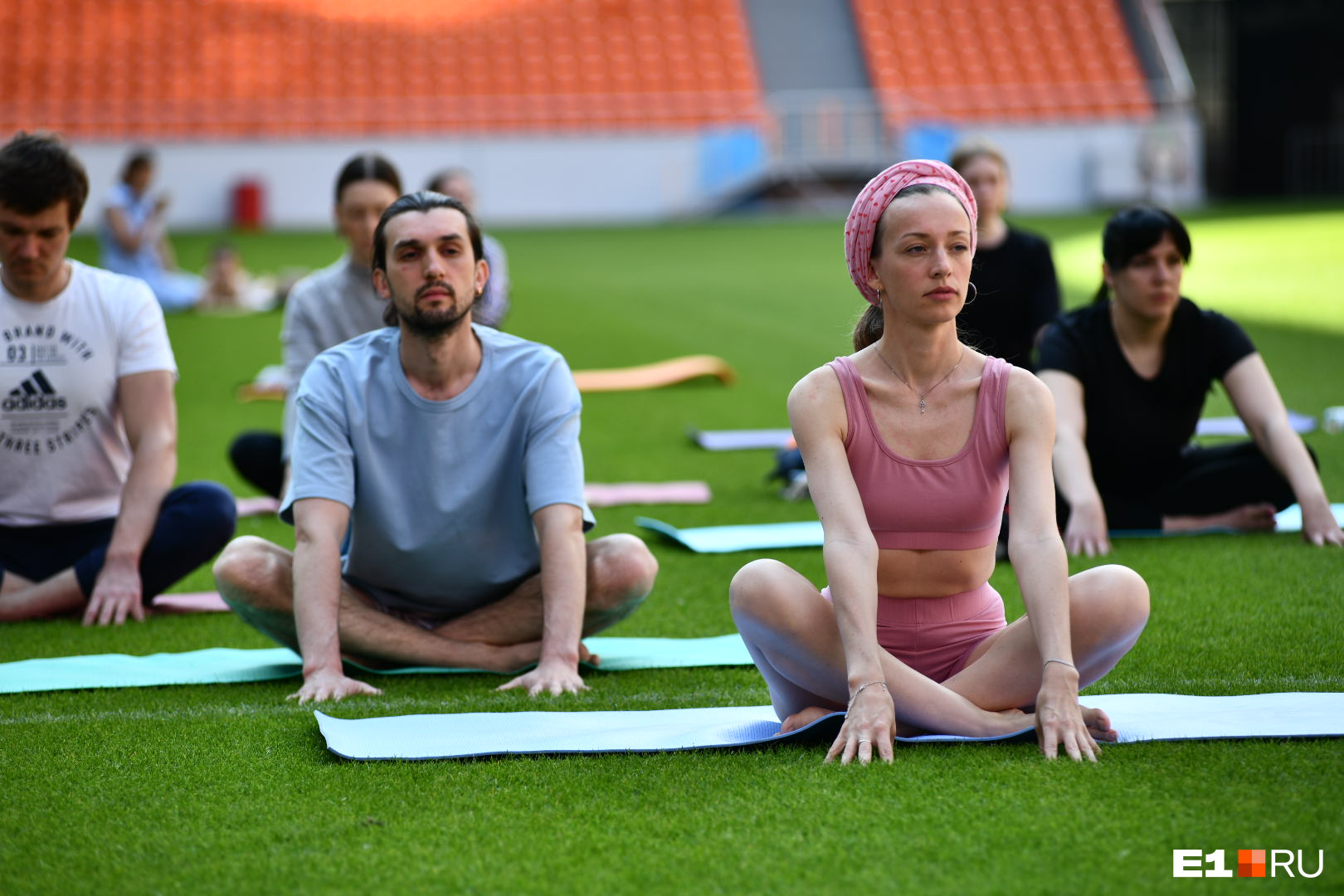 Мужчины на тренировке тоже были, так что йога — это не только для женщин