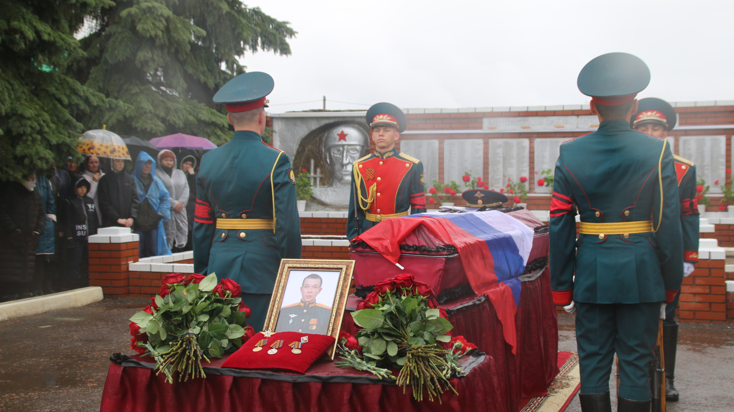 Сколько официальных погибших на украине россиян. Актанышский район ветераны могилы.
