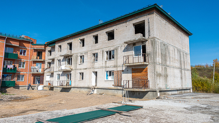 За что выговор? Мэрия прокомментировала отставание сроков строительства дома для сирот в Кузбассе