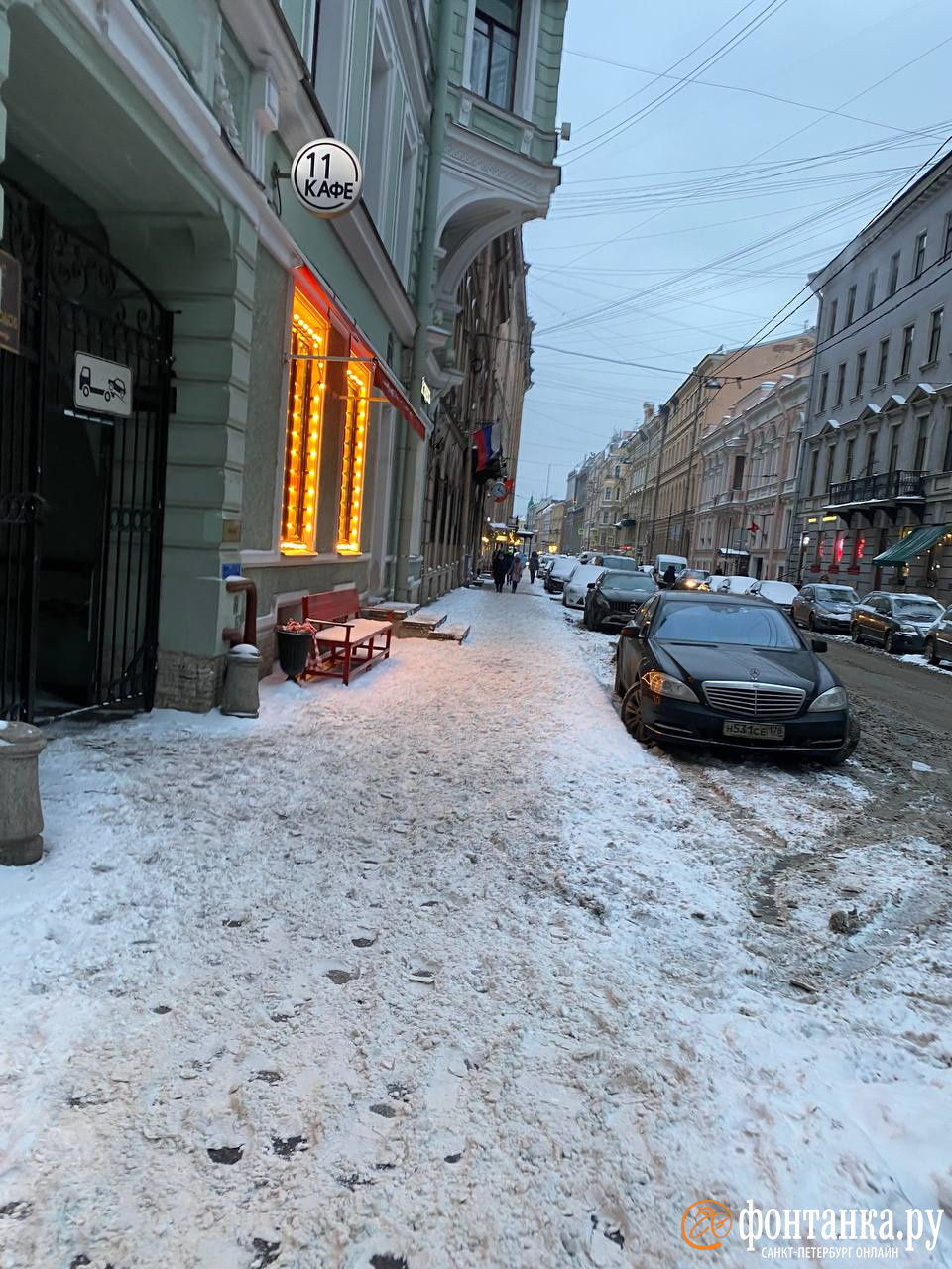 Петербург посмотрел на Москву и скорее откажется от песка, чем от соли, как  убирают улицы от снега декабрь 2022 г. - 8 декабря 2022 - ФОНТАНКА.ру