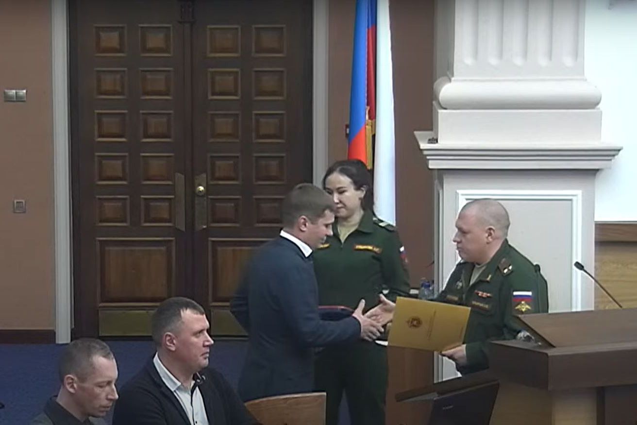 Шойгу наградил двух новосибирских депутатов медалями