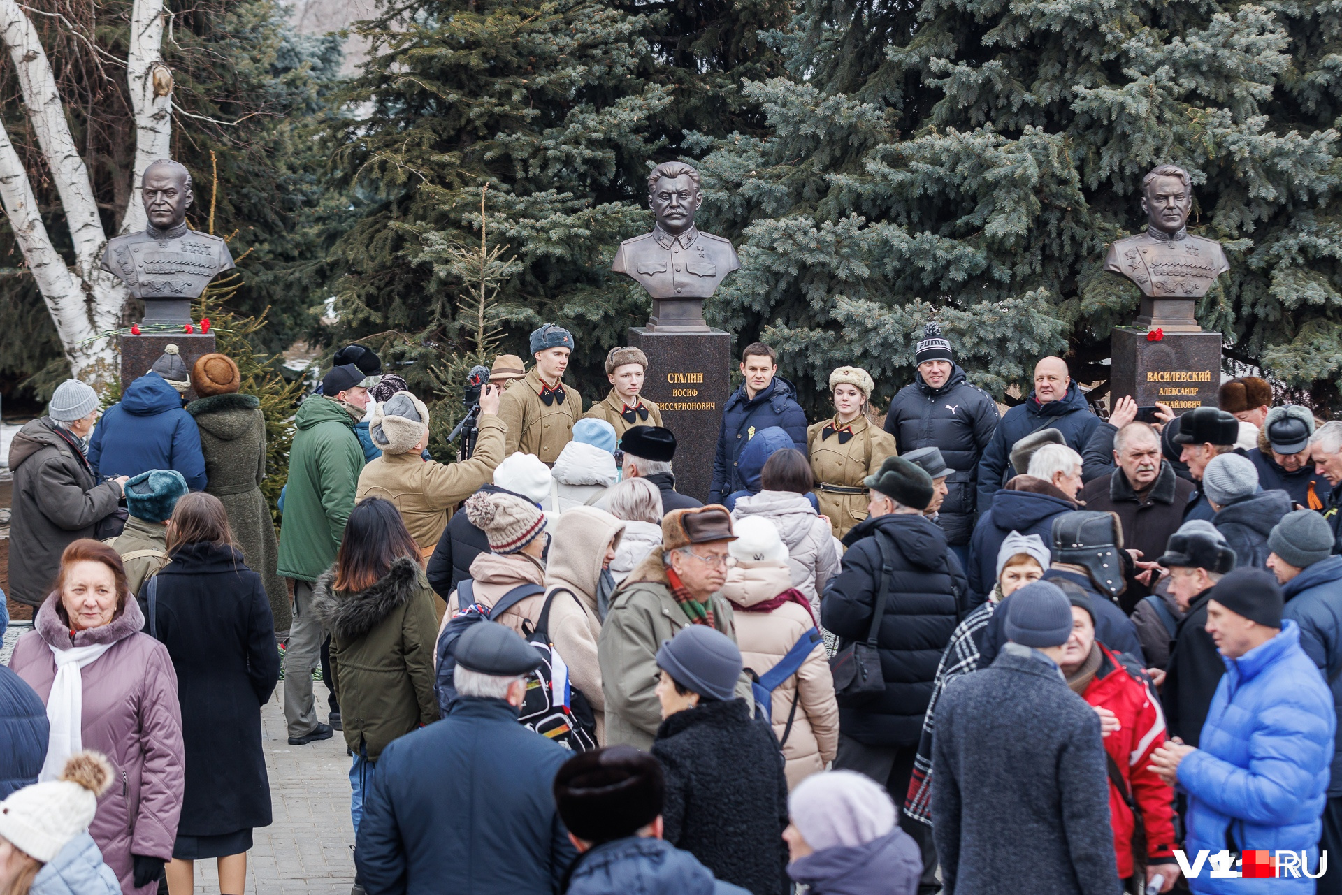 К Иосифу Виссарионовичу уже успел прикоснуться награжденный за борьбу с фейками об армии депутат К Иосифу Виссарионовичу уже успел прикоснуться награжденный за борьбу с фейками об армии депутат