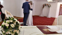 Уральцы стали чаще жениться и реже разводиться. А что случилось?