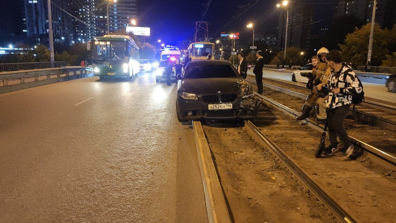 В аварии пострадала девушка-водитель BMW и ее 10-летний пассажир