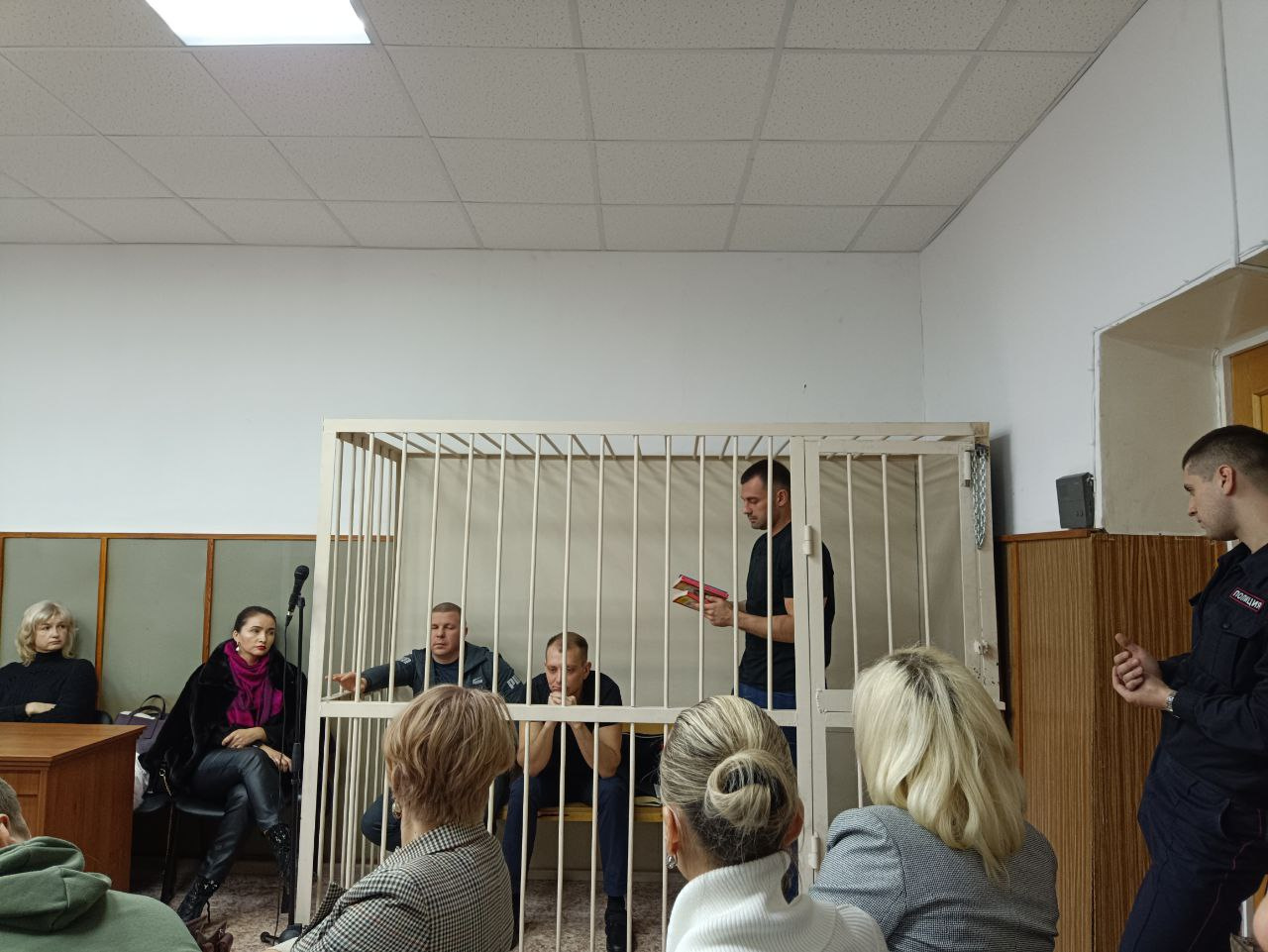 Сын Наталии Ледяевой Илья Белоусов выступает в суде