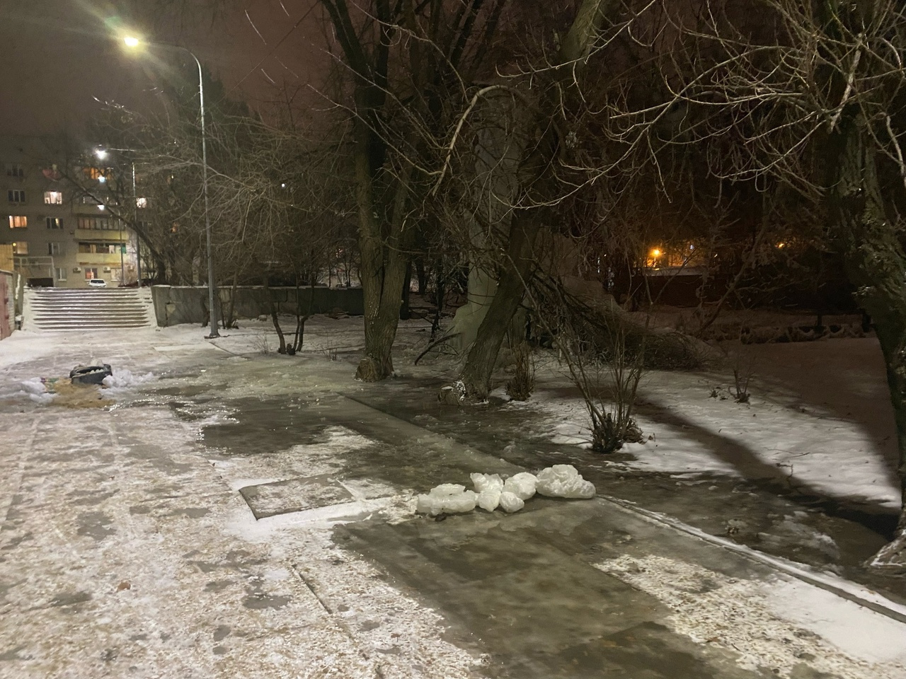 Тротуар не чистят Тротуар не чистят
