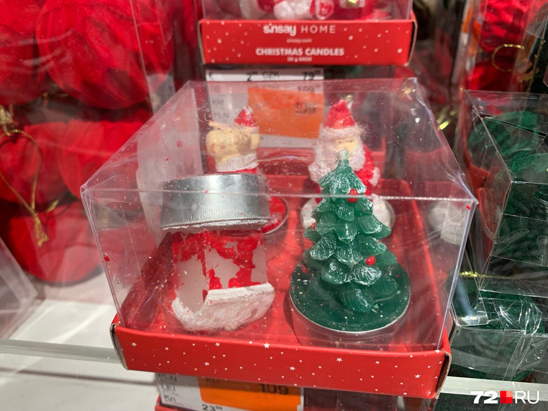 Фигурные свечки как они есть — в виде елочек, алый заснеженных домиков, Деда Мороза и других сказочных героев