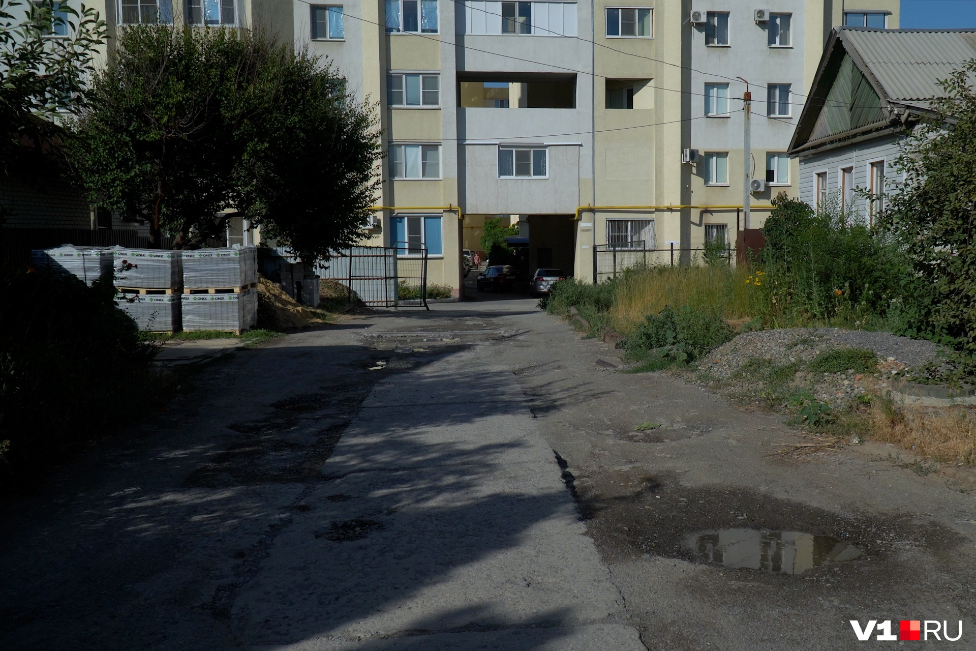 Так выглядит равнозначная улице Хользунова, по мнению инспектора, дорога к дому по Аэрофлотской