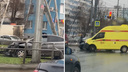 После лобового ДТП на Московском шоссе легковушка пробила ограждение