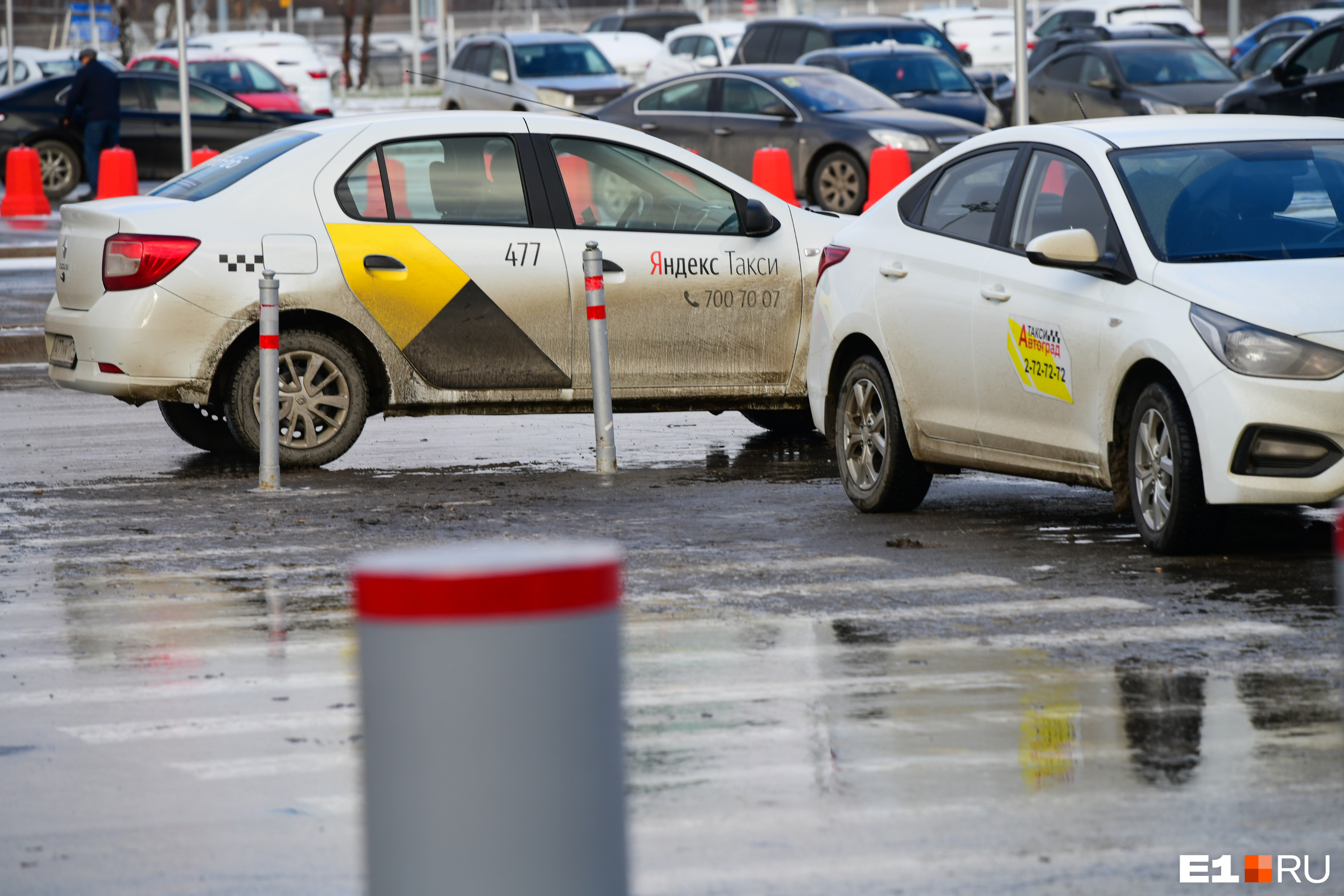 В Екатеринбурге перестало работать «Яндекс.Такси». В это время другие сервисы задрали цены