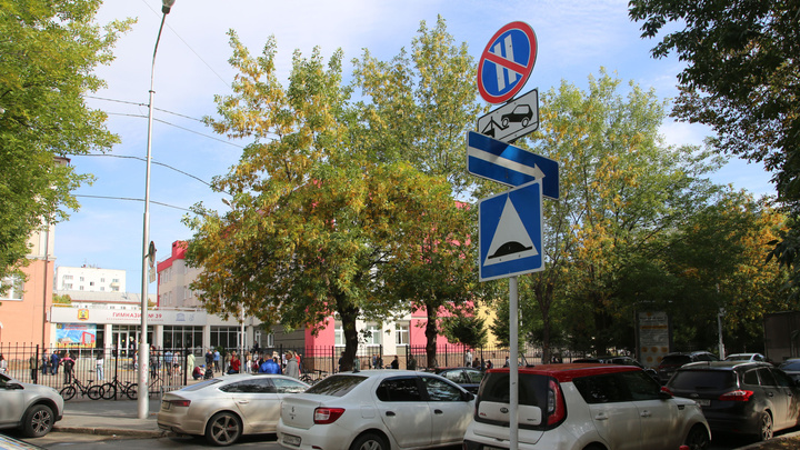 Родителям ПДД не писаны: как паркуются возле элитной школы в Уфе