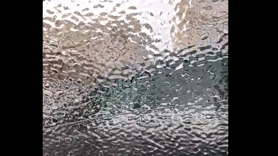 «Двойное стекло»: жители Тольятти показали окна на своих автомобилях после ледяного дождя