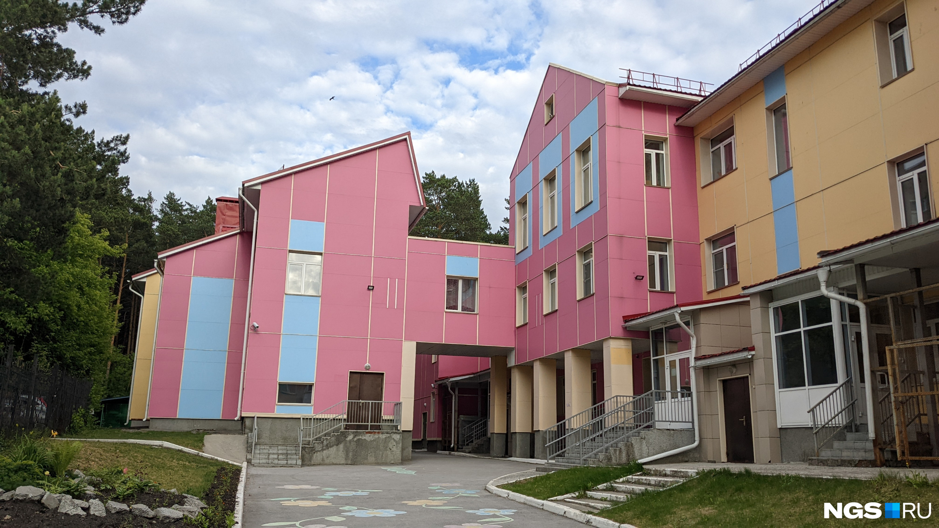 Детский сад здесь только один, а спортивных объектов, поликлиники и даже аптеки — вообще нет Детский сад здесь только один, а спортивных объектов, поликлиники и даже аптеки — вообще нет