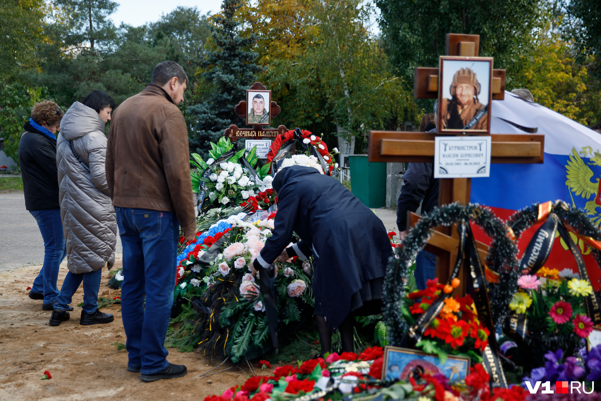 Погибших на Украине хоронят рядом