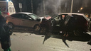 «Ребенок в машине плачет»: в центре Ярославля лоб в лоб столкнулись две иномарки